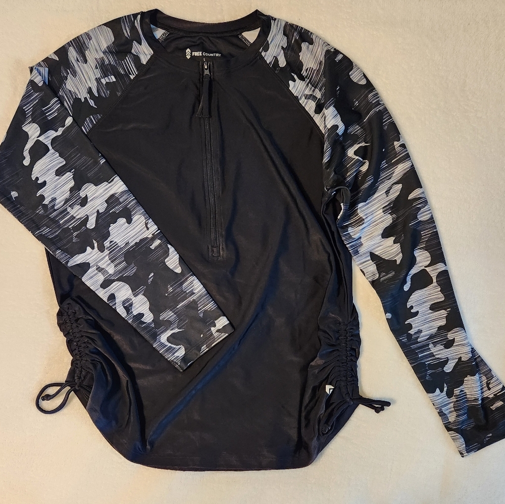 NWOT Free Country rash guard